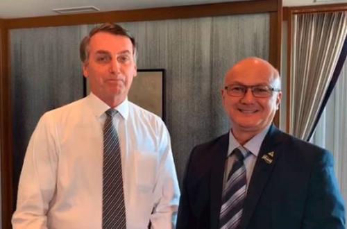 Bolsonaro recebe Menezes, após denuncia de fraude milionária na Suframa Bolsonaro recebe Menezes, após denuncia de fraude milionária na Suframa