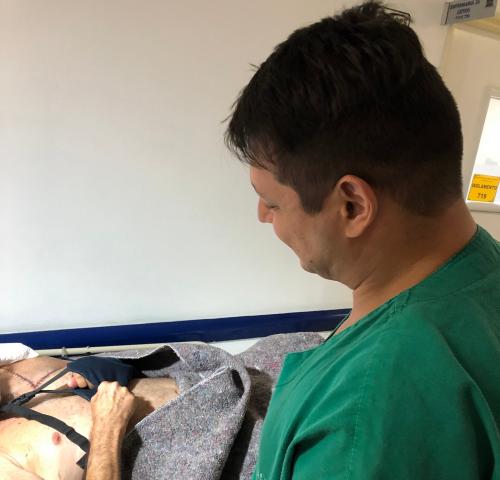 Cirurgia inovadora na FCecon preserva braço de paciente mesmo com amputação de ombro Cirurgia inovadora na FCecon preserva braço de paciente mesmo com amputação de ombro