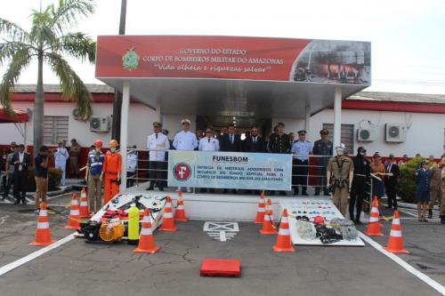 No AM, Bombeiros têm pelotão de elite especializado em resgates na água No AM, Bombeiros têm pelotão de elite especializado em resgates na água