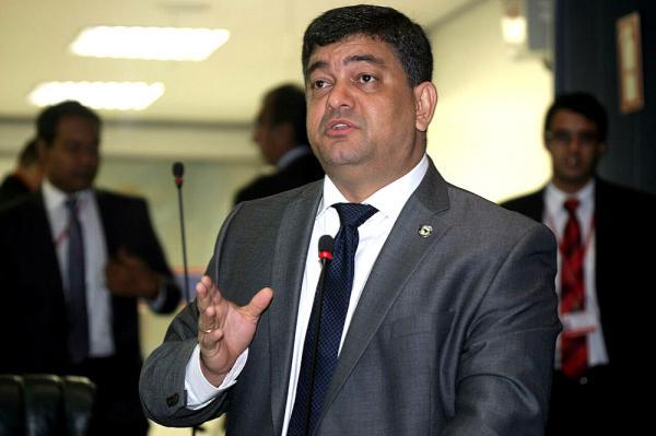 Lins expulsa Dermilson do PP, por fazer oposição ao governo do AM Lins expulsa Dermilson do PP, por fazer oposição ao governo do AM