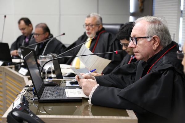 Editais abrem duas vagas para desembargadores atuarem como membros titulares do TRE-AM Editais abrem duas vagas para desembargadores atuarem como membros titulares do TRE-AM