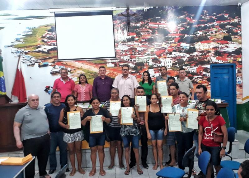 Agricultores de Alenquer recebem 25 títulos de terra do Incra Oeste do Pará Agricultores de Alenquer recebem 25 títulos de terra do Incra Oeste do Pará