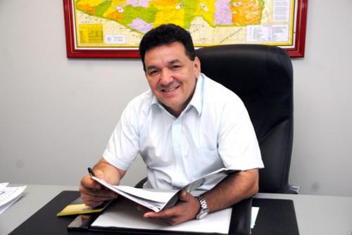 Tony Medeiros poderá requerer mandato de Josué Neto, que saiu do PSD Tony Medeiros poderá requerer mandato de Josué Neto, que saiu do PSD