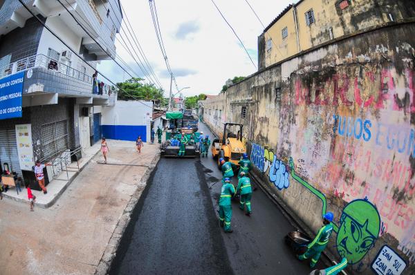 'Requalifica' leva asfaltamento aos bairros Crespo, Japiim e Petrópolis, em Manaus 'Requalifica' leva asfaltamento aos bairros Crespo, Japiim e Petrópolis, em Manaus