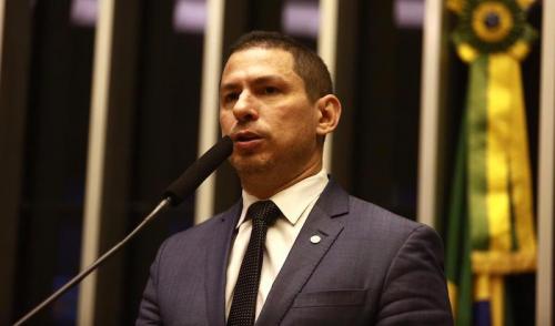 Minha Casa, Minha Vida está com 79 mil imóveis paralisados, denuncia Marcelo Ramos Minha Casa, Minha Vida está com 79 mil imóveis paralisados, denuncia Marcelo Ramos