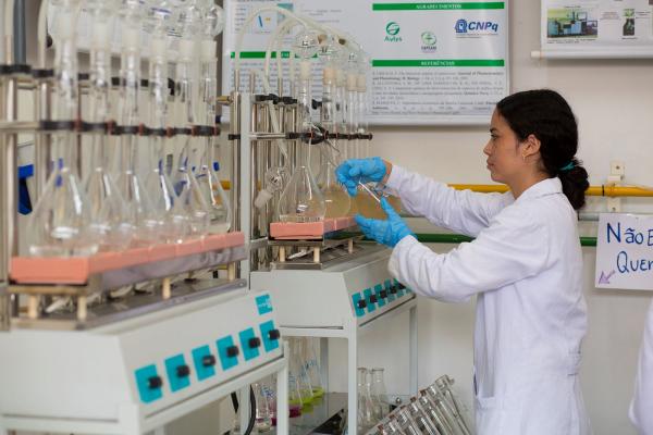 UEA monitora qualidade da água nas bacias do São Raimundo e Educandos, em Manaus UEA monitora qualidade da água nas bacias do São Raimundo e Educandos, em Manaus