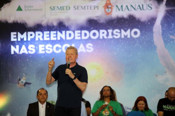 Política de empregabilidade é destaque na gestão Arthur Neto em Manaus Política de empregabilidade é destaque na gestão Arthur Neto em Manaus