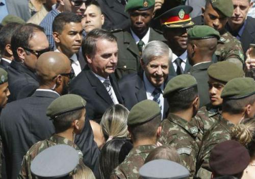 Brasil tem, proporcionalmente, mais militares ministros do que a Venezuela Brasil tem, proporcionalmente, mais militares ministros do que a Venezuela