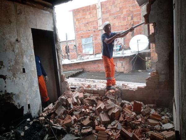 Prefeitura de Manaus realiza nova vistoria em área de incêndio no São Lázaro Prefeitura de Manaus realiza nova vistoria em área de incêndio no São Lázaro