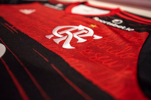 Amazon negocia para ser a maior patrocinadora do Flamengo Amazon negocia para ser a maior patrocinadora do Flamengo