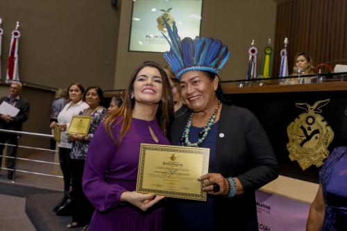 Artista plástica indígena é homenageada na Aleam pelo Dia Internacional da Mulher Artista plástica indígena é homenageada na Aleam pelo Dia Internacional da Mulher