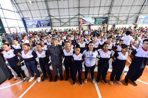 No 'Muda Manaus', Wilson assina decreto para ampliação de projeto cívico na rede estadual No 'Muda Manaus', Wilson assina decreto para ampliação de projeto cívico na rede estadual