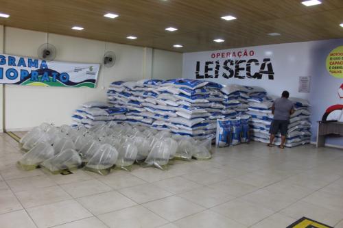 Piscicultores de Manacapuru recebem mais 15 toneladas de ração Piscicultores de Manacapuru recebem mais 15 toneladas de ração