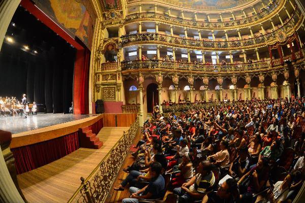 Liceu de Artes e Ofícios Claudio Santoro abre ano letivo no Teatro Amazonas Liceu de Artes e Ofícios Claudio Santoro abre ano letivo no Teatro Amazonas