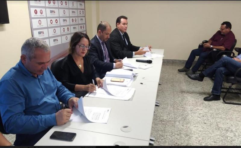 Em nova reunião, MPPA mantém que prefeito de Santarém tem até 31 de março para demitir temporários Em nova reunião, MPPA mantém que prefeito de Santarém tem até 31 de março para demitir temporários