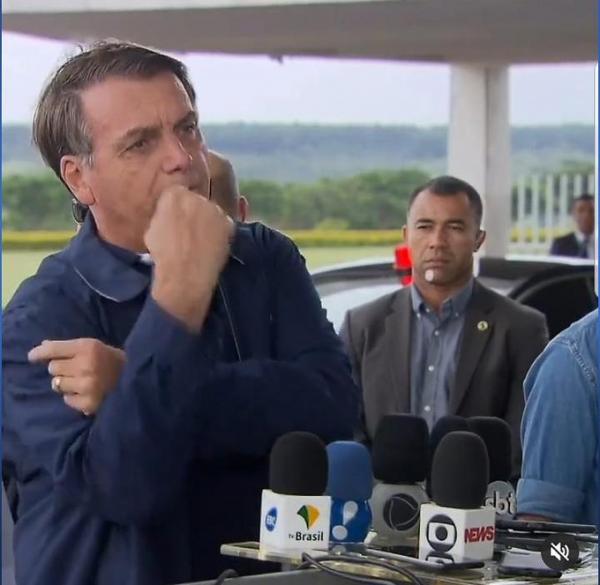 Bolsonaro diz em publicação que não contraiu coronavírus Bolsonaro diz em publicação que não contraiu coronavírus