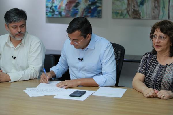 Wilson Lima decreta situação de emergência na saúde pública do Amazonas Wilson Lima decreta situação de emergência na saúde pública do Amazonas