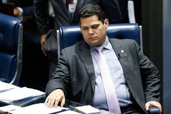 Presidente do Senado é diagnosticado com covid-19 Presidente do Senado é diagnosticado com covid-19