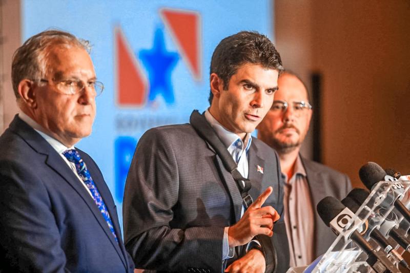 Helder suspende cortes de água e luz e anuncia 100 milhões para micro empresas Helder suspende cortes de água e luz e anuncia 100 milhões para micro empresas
