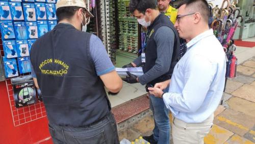 Gel de cabelo é vendido como álcool em gel no Centro de Manaus Gel de cabelo é vendido como álcool em gel no Centro de Manaus