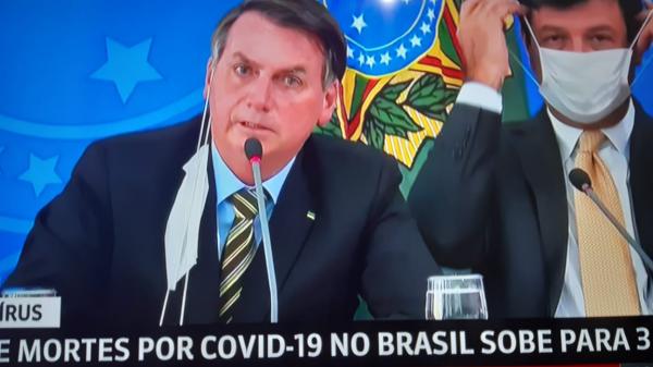 Bolsonaro baixa MP contra decreto de governadores que suspenderam transportes fluviais, terrestres e aéreos Bolsonaro baixa MP contra decreto de governadores que suspenderam transportes fluviais, terrestres e aéreos