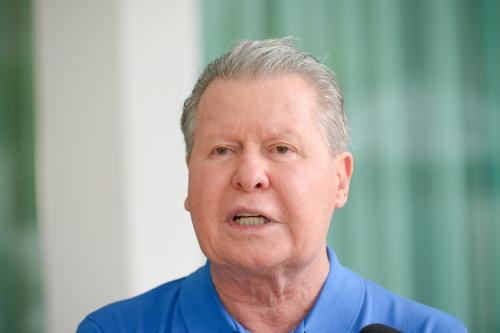 Mandetta elogia Arthur por levar vacina da gripe à casa dos idosos Mandetta elogia Arthur por levar vacina da gripe à casa dos idosos