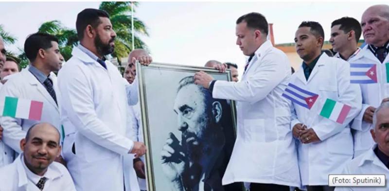 Expulsos do Brasil por Bolsonaro, médicos cubanos são festejados ao chegar à Itália; VÍDEO Expulsos do Brasil por Bolsonaro, médicos cubanos são festejados ao chegar à Itália; VÍDEO