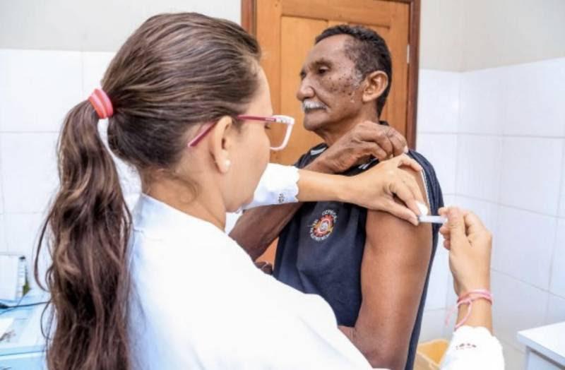 Idosos e Profissionais de Saúde abrem Campanha de Vacinação contra gripe em Santarém Idosos e Profissionais de Saúde abrem Campanha de Vacinação contra gripe em Santarém