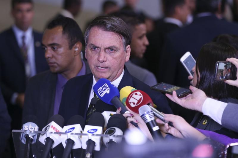 Bolsonaro edita MP que permite suspensão de contrato de trabalho por 4 meses Bolsonaro edita MP que permite suspensão de contrato de trabalho por 4 meses