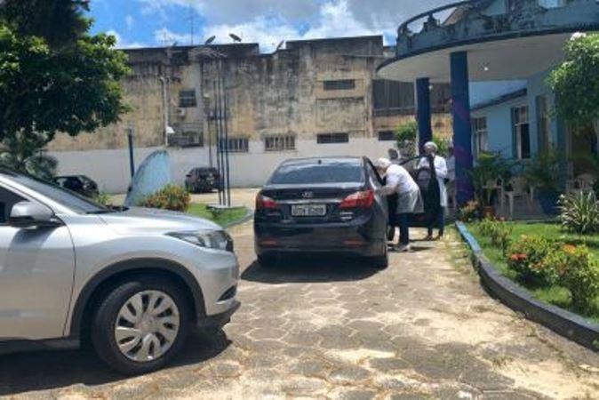 Uepa mantém quatro locais para vacinar idosos contra gripe, em drive thru Uepa mantém quatro locais para vacinar idosos contra gripe, em drive thru