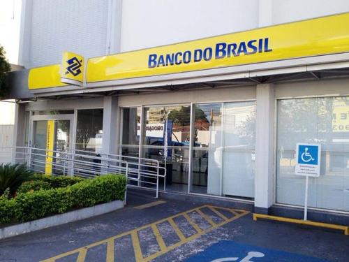 Bancos passam a funcionar de 10h às 14h; idosos tem horário especial Bancos passam a funcionar de 10h às 14h; idosos tem horário especial