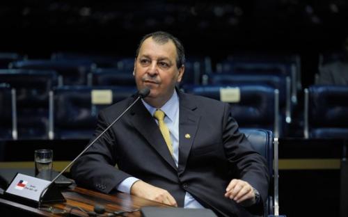 Omar Aziz propõe empréstimo de até R$ 270 milhões para microempresas atingidas pelo Covid-19 Omar Aziz propõe empréstimo de até R$ 270 milhões para microempresas atingidas pelo Covid-19