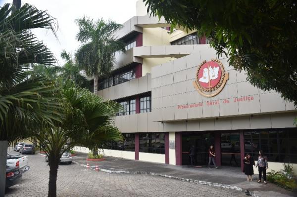 Justiça acata pedido do MP e proíbe carreata contra o isolamento em Manaus Justiça acata pedido do MP e proíbe carreata contra o isolamento em Manaus