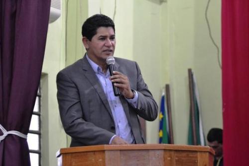 Prefeito de Parintins ameaça demitir secretários bolsonaristas que apoiam fim do isolamento Prefeito de Parintins ameaça demitir secretários bolsonaristas que apoiam fim do isolamento
