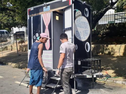Pessoas em situação de rua recebem ação de higiene e orientação, em Manaus Pessoas em situação de rua recebem ação de higiene e orientação, em Manaus