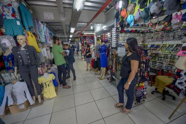 Prefeito lança auxílio de R$ 300 para catadores e microempreendedores Prefeito lança auxílio de R$ 300 para catadores e microempreendedores