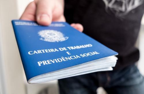 Nova MP de Bolsonaro permite cortar até 70% de salário e suspender contrato de trabalho Nova MP de Bolsonaro permite cortar até 70% de salário e suspender contrato de trabalho