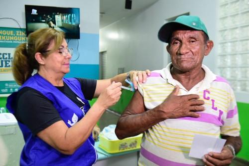 Amazonas já imunizou 115 mil idosos contra a influenza Amazonas já imunizou 115 mil idosos contra a influenza