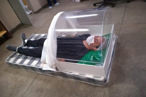 Adaptação de capacete de Hood feita em Parintins chama atenção de hospital em Manaus Adaptação de capacete de Hood feita em Parintins chama atenção de hospital em Manaus
