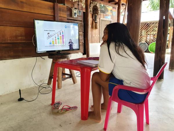 'Aula em Casa' iniciou nesta segunda (6) para 100 mil alunos do 1º ao 3º ano 'Aula em Casa' iniciou nesta segunda (6) para 100 mil alunos do 1º ao 3º ano