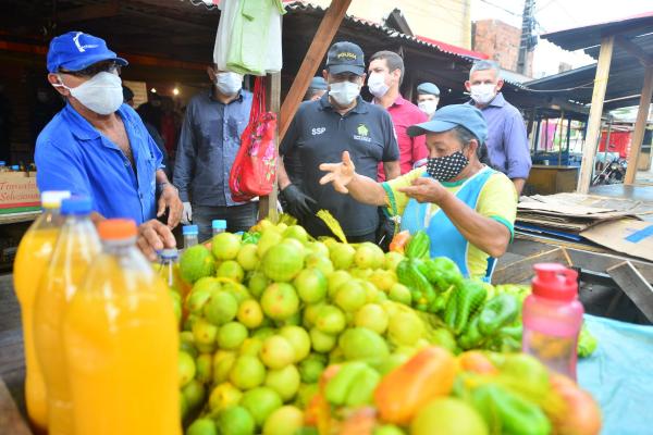 Forças de Segurança deflagram operação 'Fique em Casa' em pontos comerciais de Manaus Forças de Segurança deflagram operação 'Fique em Casa' em pontos comerciais de Manaus