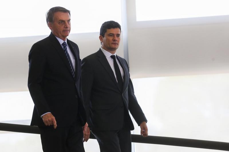 Em reunião, Bolsonaro disse a Moro que troca na PF do Rio era necessária para proteger sua família Em reunião, Bolsonaro disse a Moro que troca na PF do Rio era necessária para proteger sua família