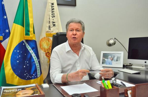 'Temo por um genocídio, Bolsonaro não liga para os povos indígenas', diz prefeito de Manaus 'Temo por um genocídio, Bolsonaro não liga para os povos indígenas', diz prefeito de Manaus