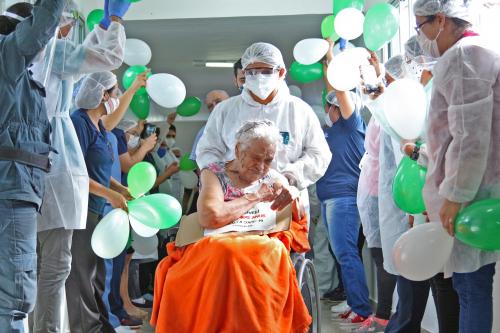 Com 105 anos, idosa de Manaus é a pessoa mais velha do Brasil a vencer a Covid-19 Com 105 anos, idosa de Manaus é a pessoa mais velha do Brasil a vencer a Covid-19