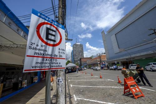 Prefeito de Manaus suspende cobrança do estacionamento Zona Azul até 31 de julho Prefeito de Manaus suspende cobrança do estacionamento Zona Azul até 31 de julho