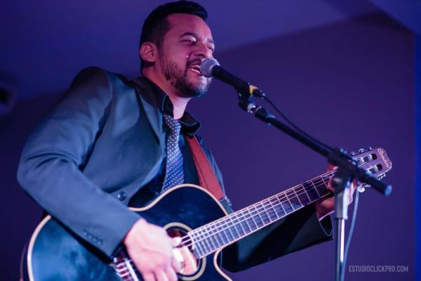 Cantor de Boa Vista (RR) abre agenda para realizar Serenata no Dia dos Namorados Cantor de Boa Vista (RR) abre agenda para realizar Serenata no Dia dos Namorados