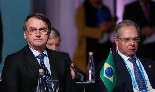 Bolsonaro aceita estender auxílio emergencial, mas limita em duas parcelas de R$ 300 Bolsonaro aceita estender auxílio emergencial, mas limita em duas parcelas de R$ 300