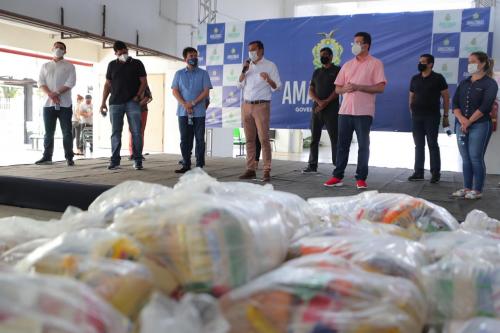 Wilson Lima entrega 20 toneladas de alimentos para trabalhadores dos bois e associações de Parintins Wilson Lima entrega 20 toneladas de alimentos para trabalhadores dos bois e associações de Parintins