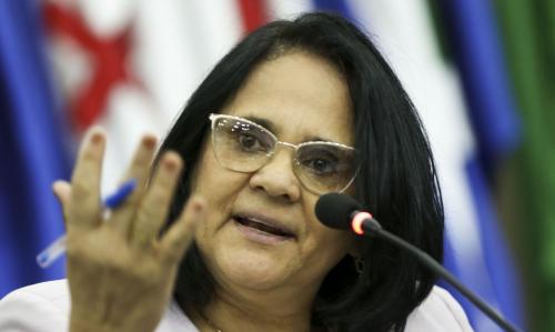 Damares anula anistia de 300 perseguidos políticos Damares anula anistia de 300 perseguidos políticos