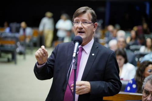 Zé Ricardo diz que venda das reservas de Urucu de Coari é 'entreguismo' e 'golpe' Zé Ricardo diz que venda das reservas de Urucu de Coari é 'entreguismo' e 'golpe'